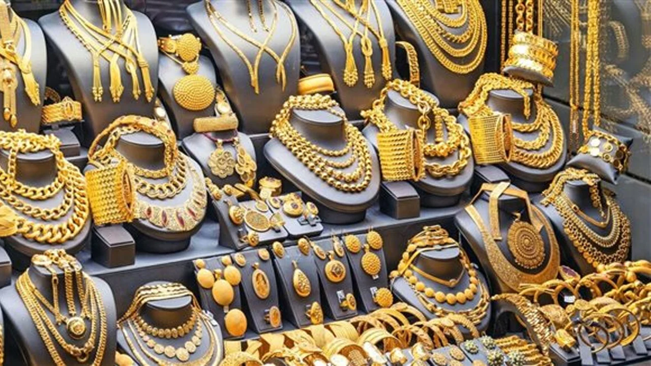 انهيار مفاجئ في أسعار الذهب يثير تساؤلات حول هيمنة الدولار على الأسواق